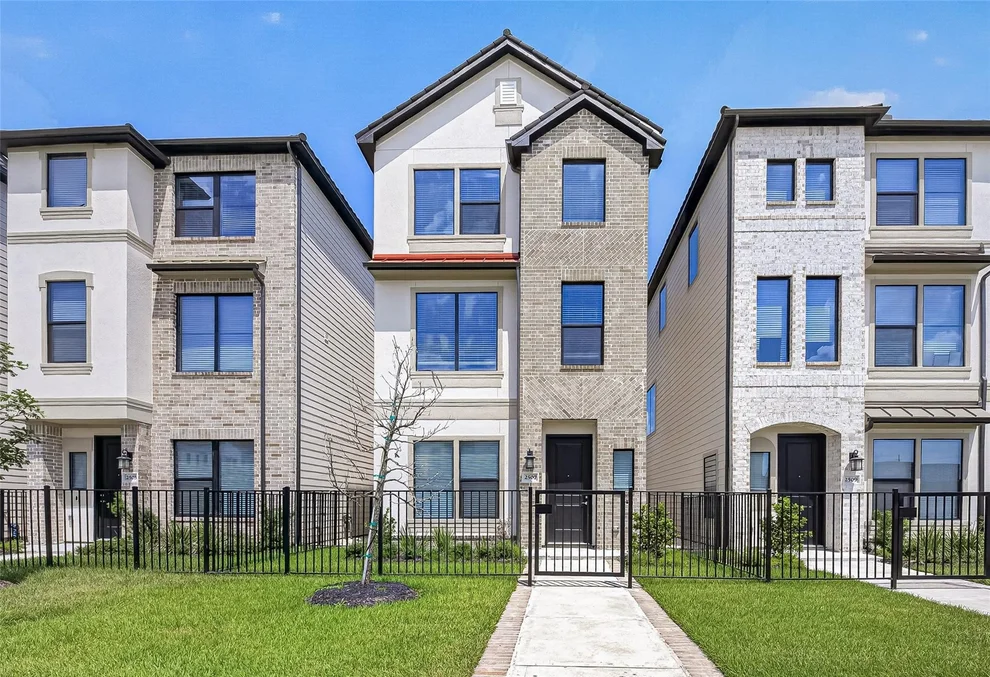 Unit for sale at 2507 Grey Willow Trail, Houston, TX 77077