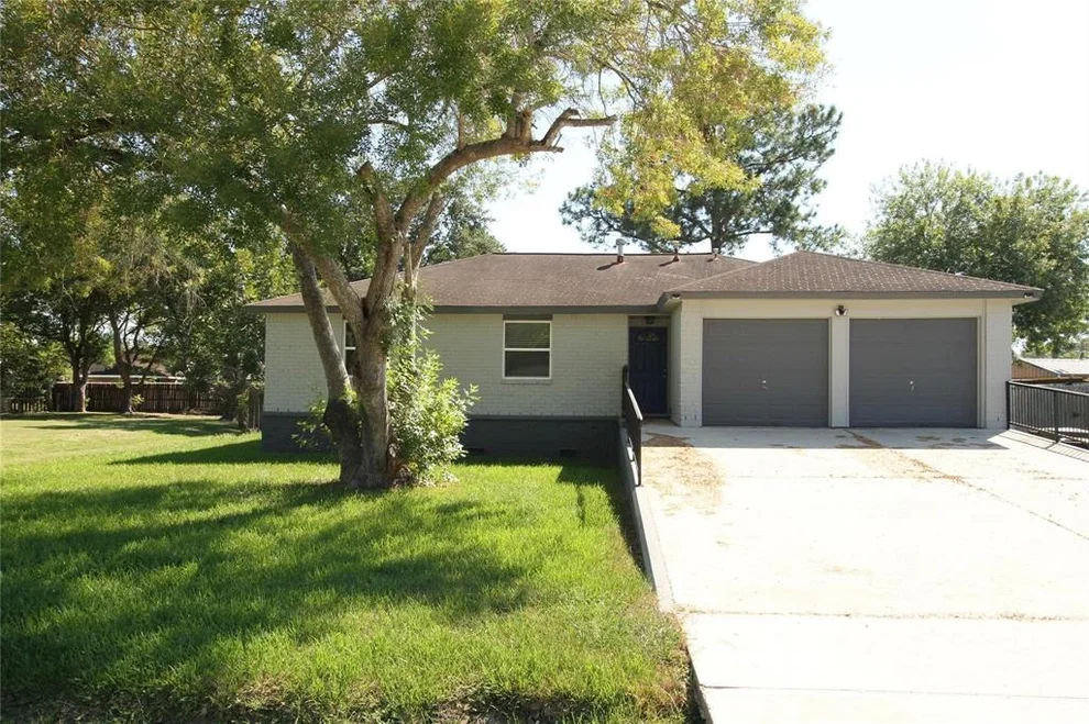 Unit for sale at 4906 30th Street, Dickinson, TX 77539
