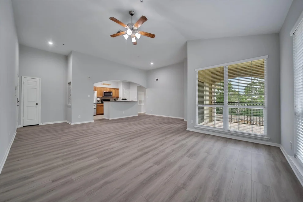 Unit for sale at 6607 Lake Woodlands Drive, The Woodlands, TX 77382