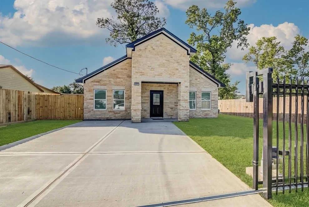 Unit for sale at 5911 Rietta, Houston, TX 77016