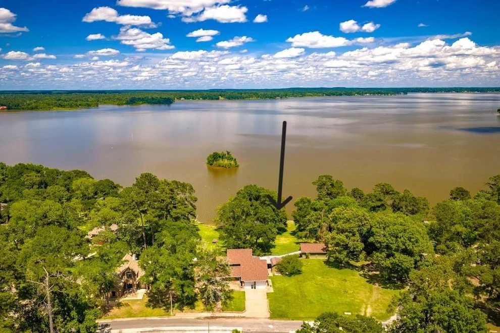 Unit for sale at 201 Westwood Drive E, Trinity, TX 75862