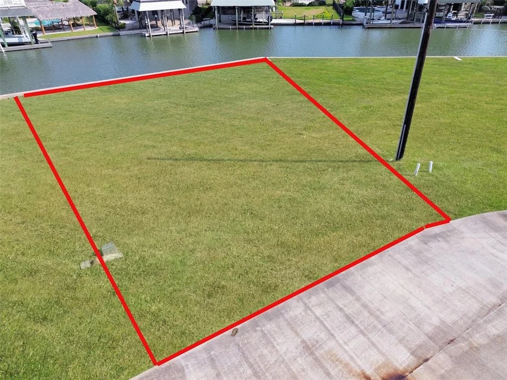 Unit for sale at 502 Neptune Circle, Tiki Island, TX 77554