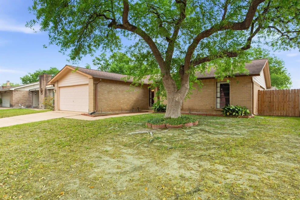 Unit for sale at 5510 Cairnleigh Drive, Houston, TX 77084