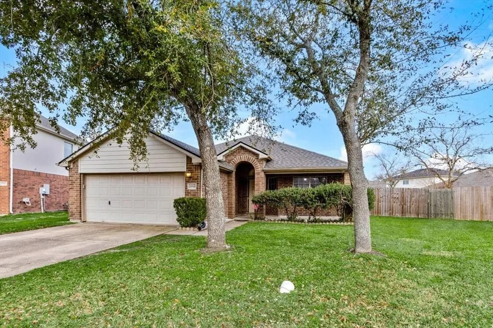Unit for sale at 2888 Colony Cone Circle, Dickinson, TX 77539