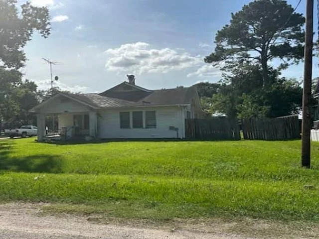 Unit for sale at 103 Birch Street, Wallis, TX 77485