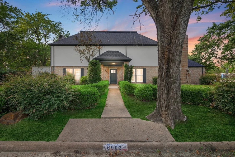 Unit for sale at 6903 Vinewood Circle, Houston, TX 77088