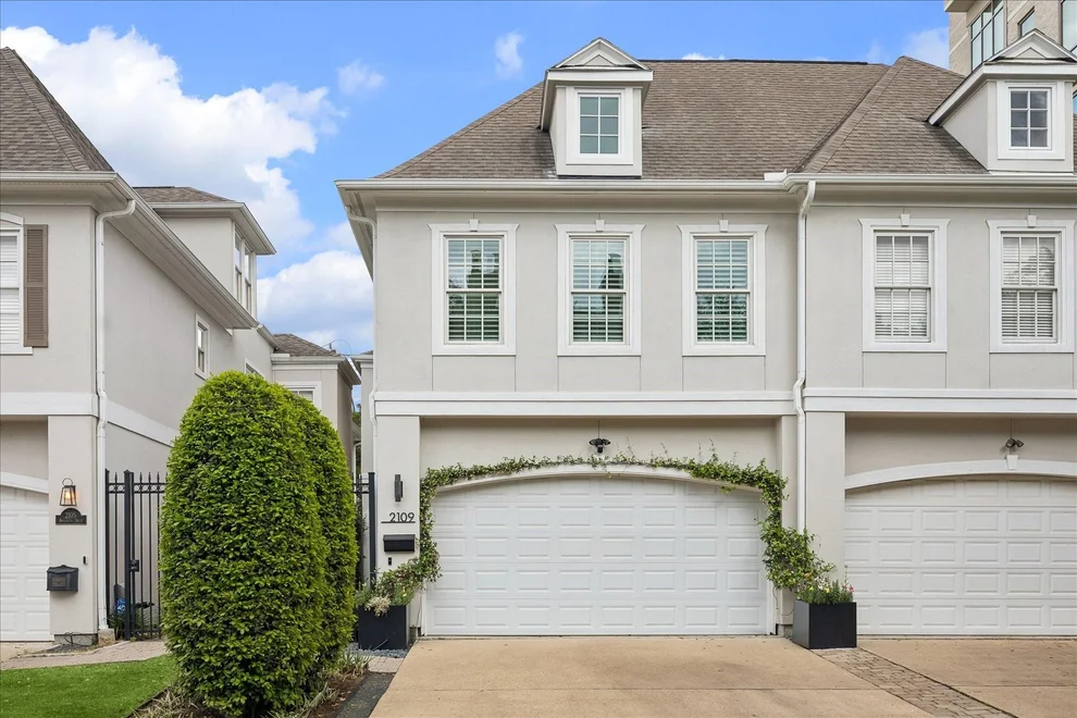 Unit for sale at 2109 Briarglen Drive, Houston, TX 77027