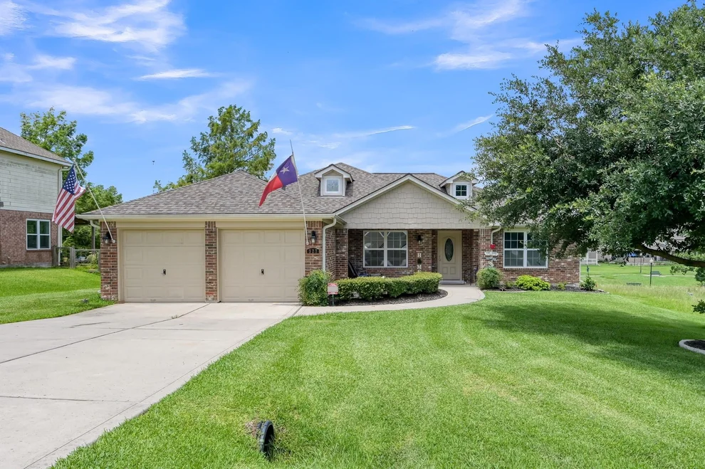 Unit for sale at 327 Cape Conroe Drive, Montgomery, TX 77356