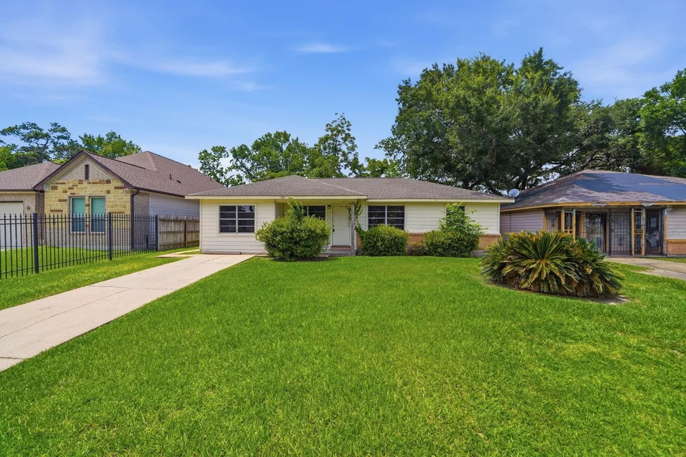 Unit for sale at 7305 Yoe Street, Houston, TX 77016