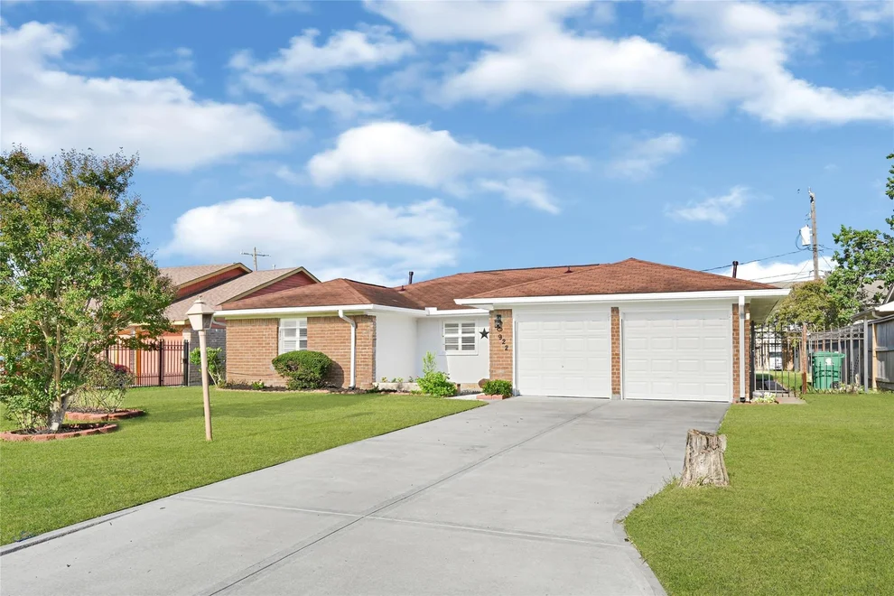 Unit for sale at 922 Centerwood Drive, Houston, TX 77013