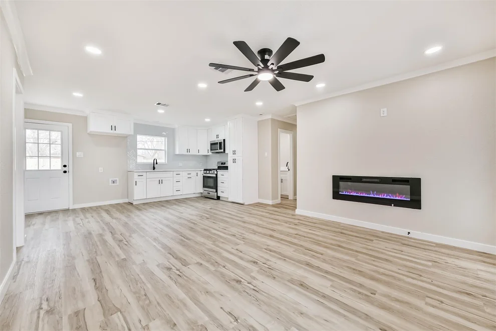 Unit for sale at 5527 Lakefield Drive, Houston, TX 77033