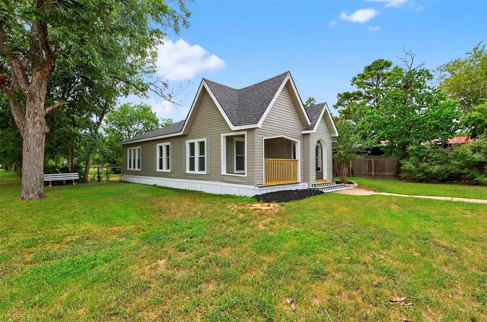 Unit for sale at 1001 N Banks Street, Caldwell, TX 77836
