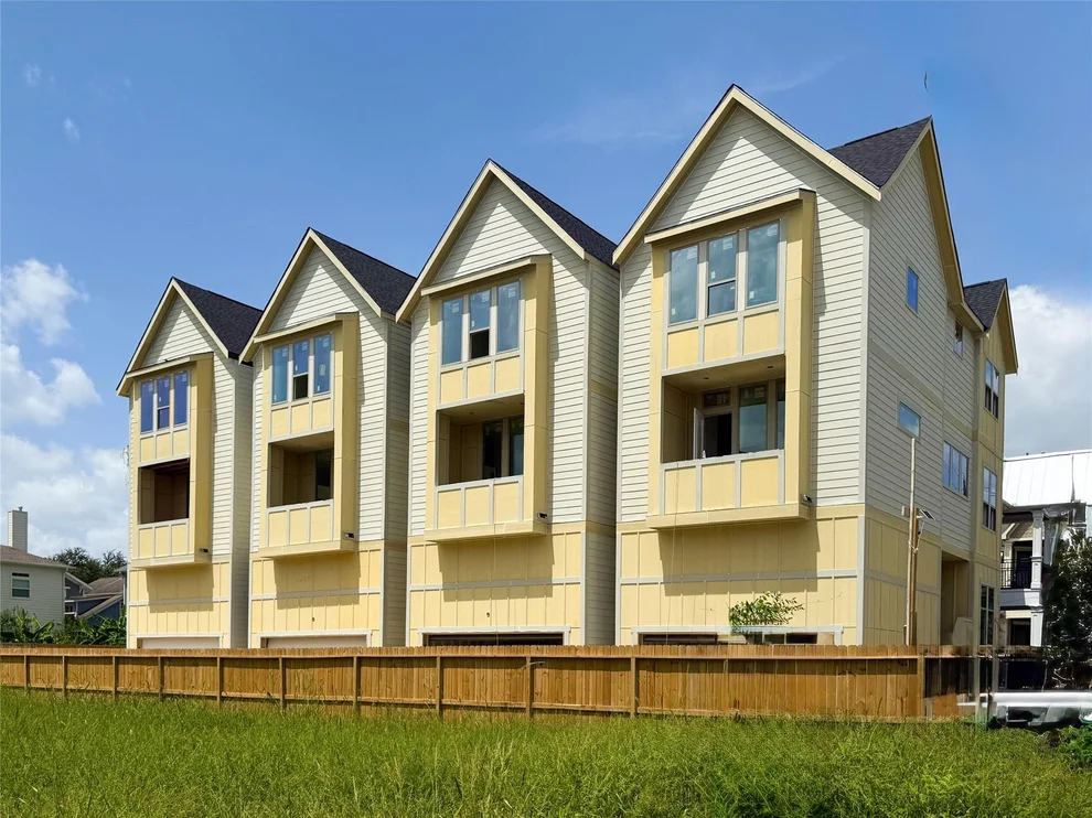 Unit for sale at 1122 W 17th Street, Houston, TX 77008
