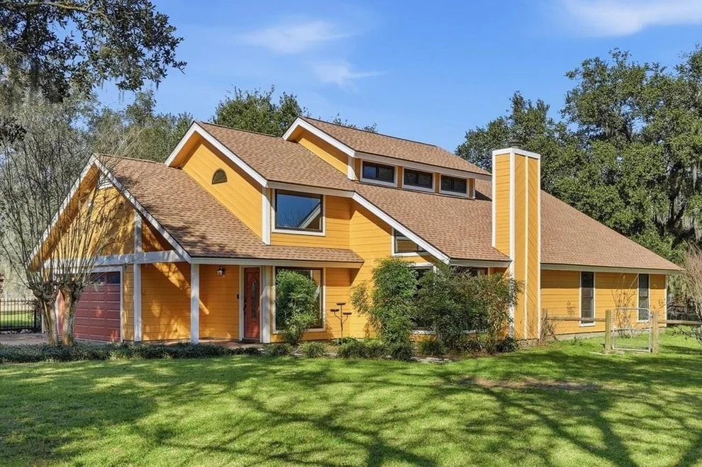 Unit for sale at 5610 County Road 823, West Columbia, TX 77486