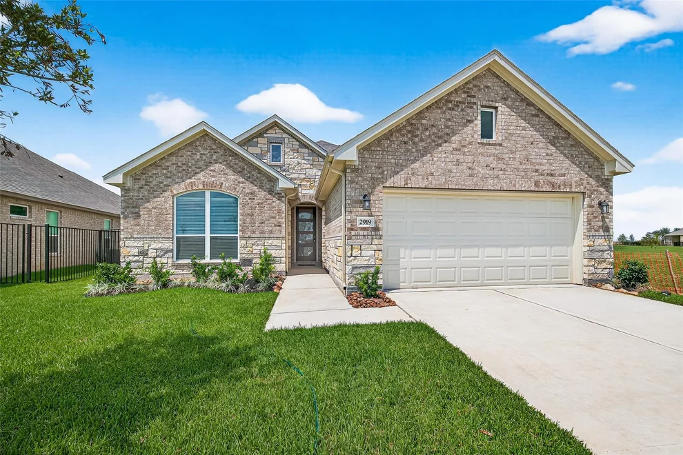 Unit for sale at 2919 Golden Isle Drive, Texas City, TX 77568