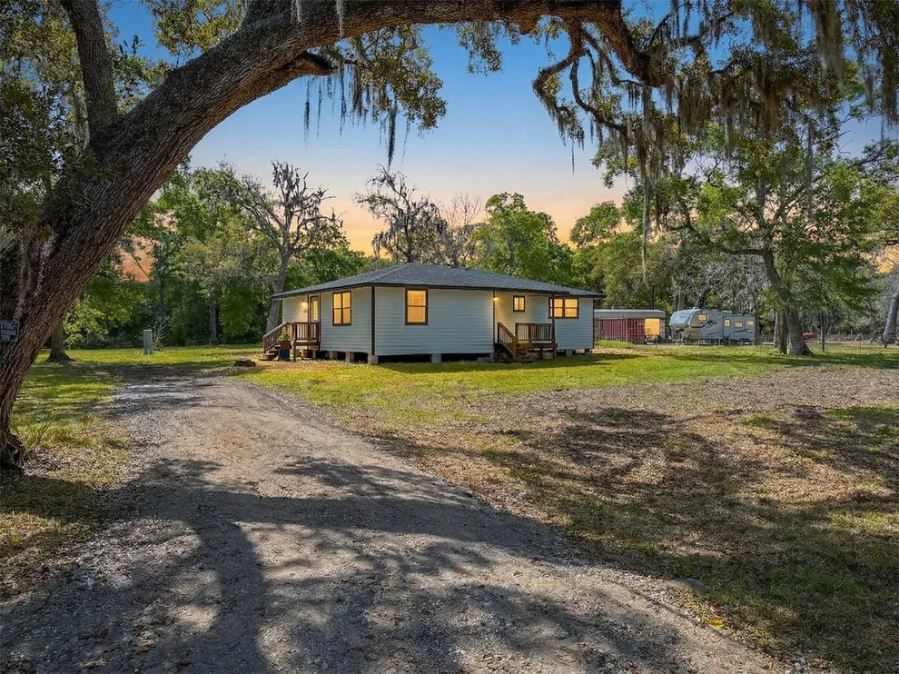 Unit for sale at 17958 County Road 426, Brazoria, TX 77422