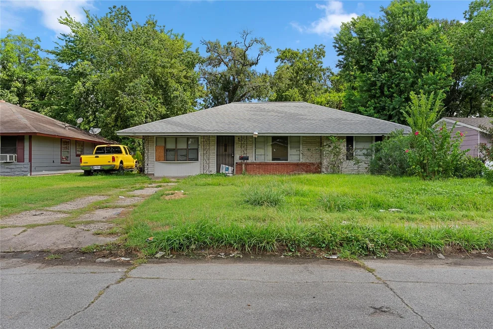 Unit for sale at 6043 Glenhurst Drive, Houston, TX 77033