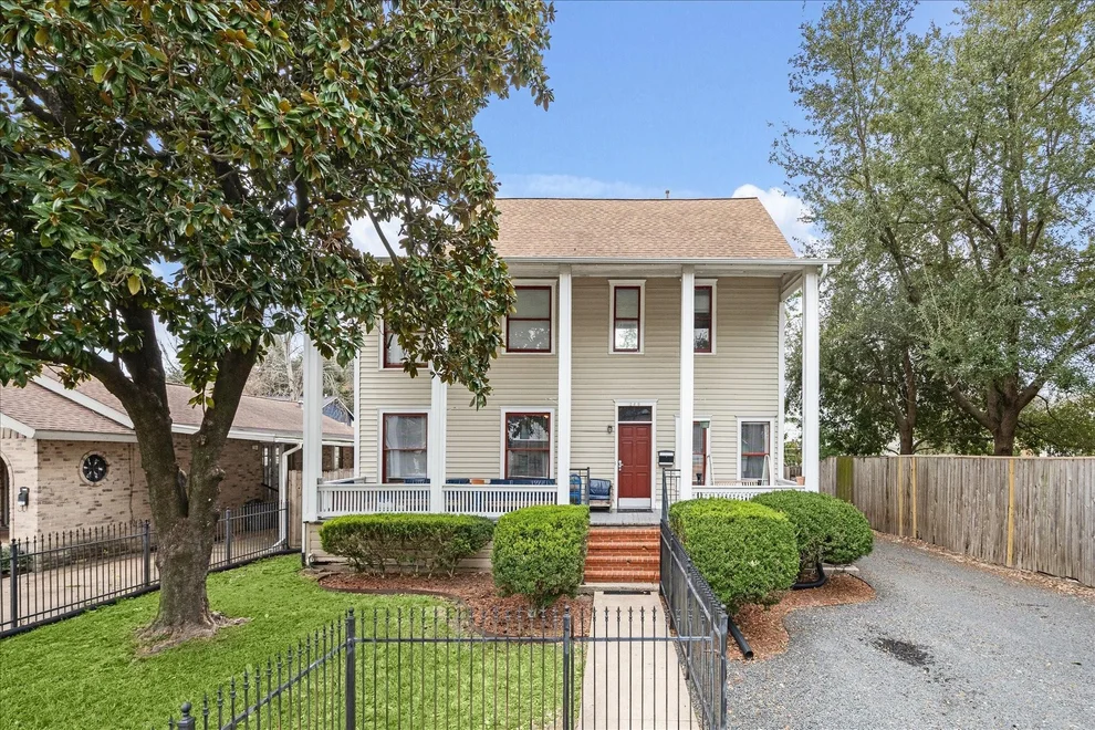 Unit for sale at 240 W 23rd Street, Houston, TX 77008