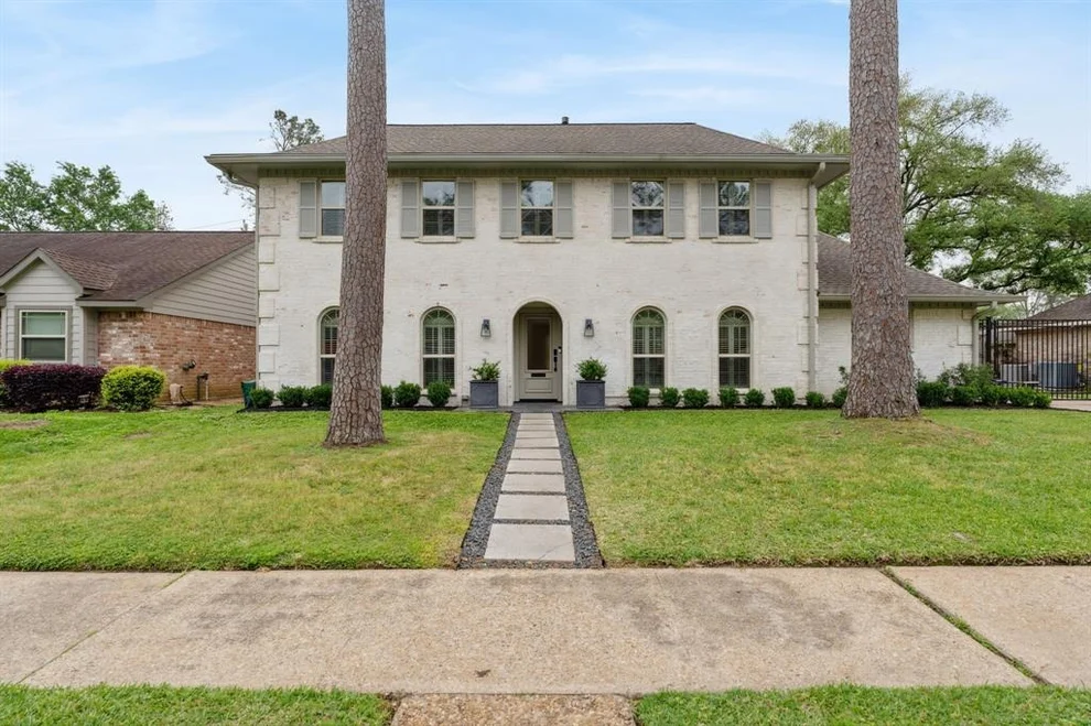 Unit for sale at 1119 Richelieu Lane, Houston, TX 77018
