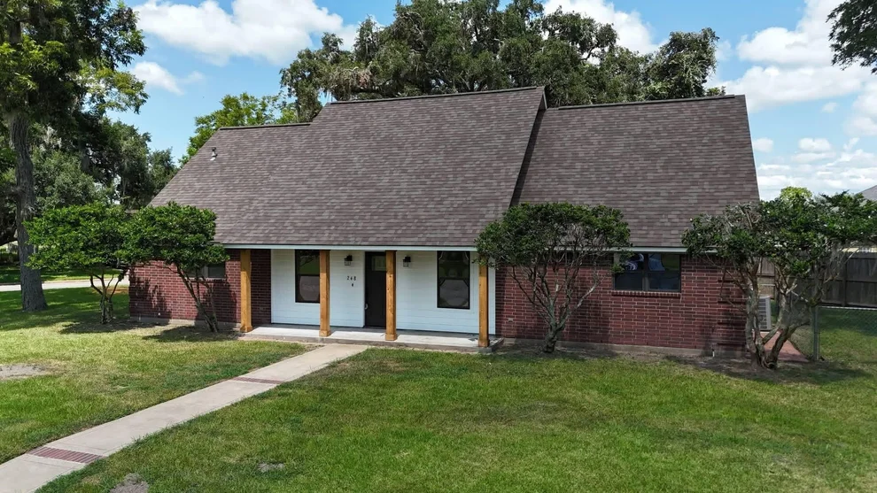 Unit for sale at 248 Canterbury Drive, West Columbia, TX 77486