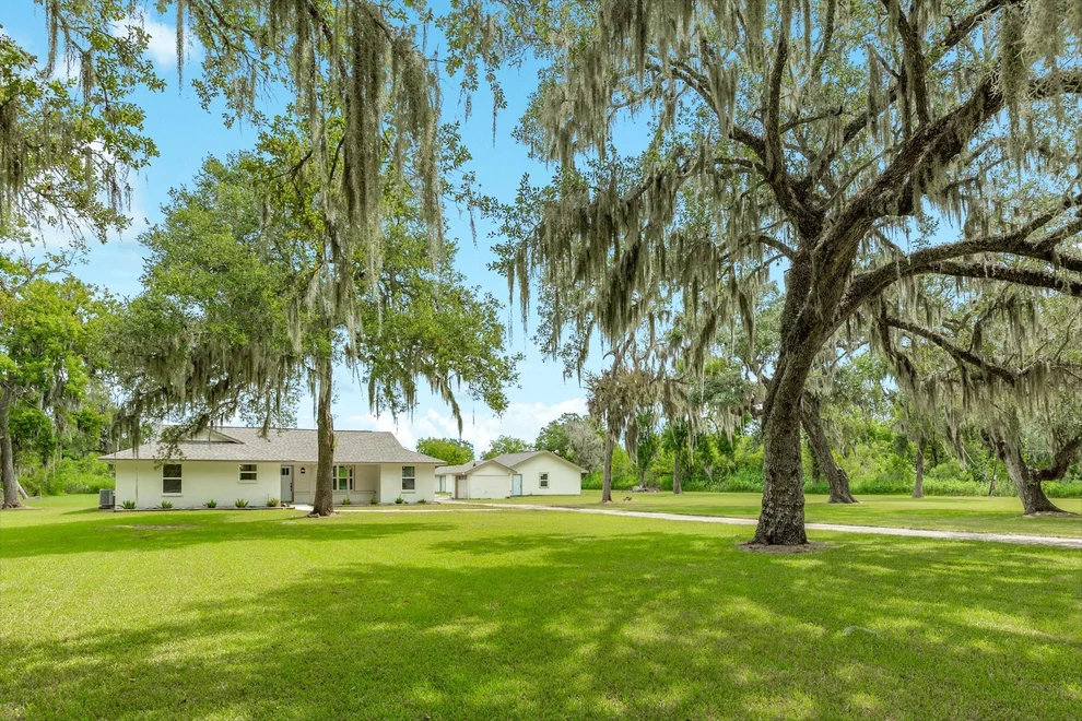 Unit for sale at 16508 County Road 729, Brazoria, TX 77422