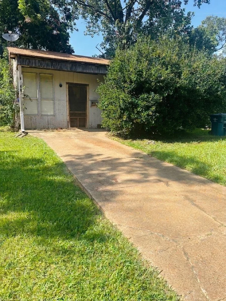 Unit for sale at 1605 W Johnson Street, Denison, TX 75020