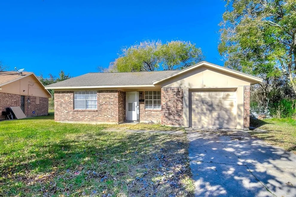 Unit for sale at 7502 Plover Circle, Texas City, TX 77591