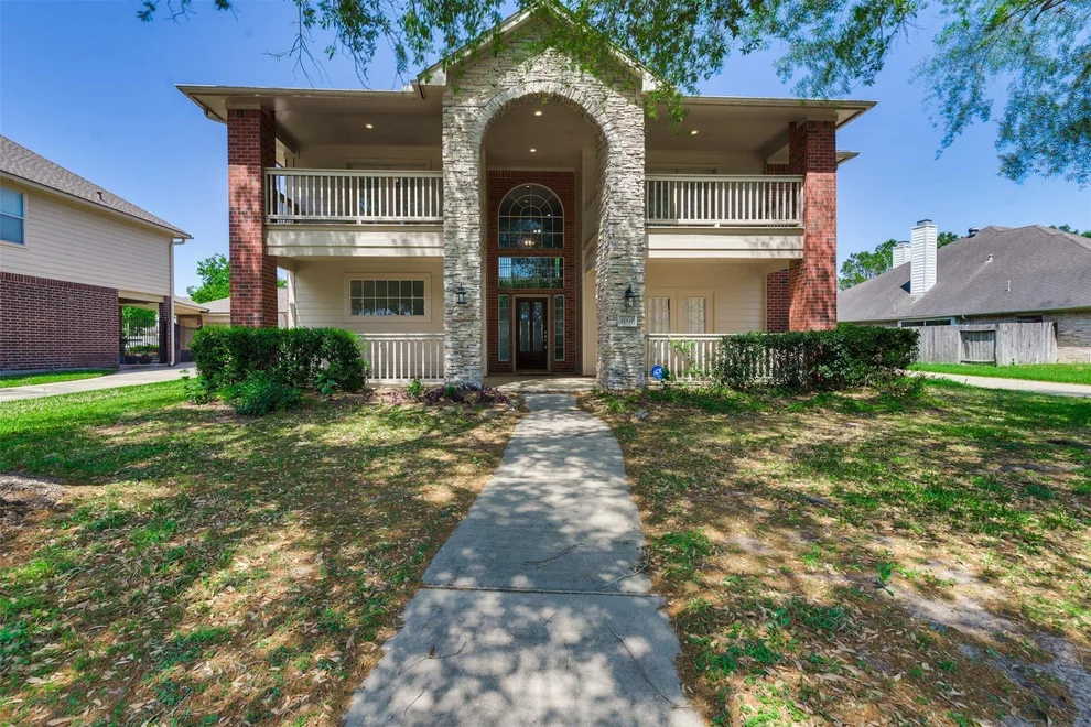 Unit for sale at 14914 Bennetts Mill Lane, Sugar Land, TX 77498