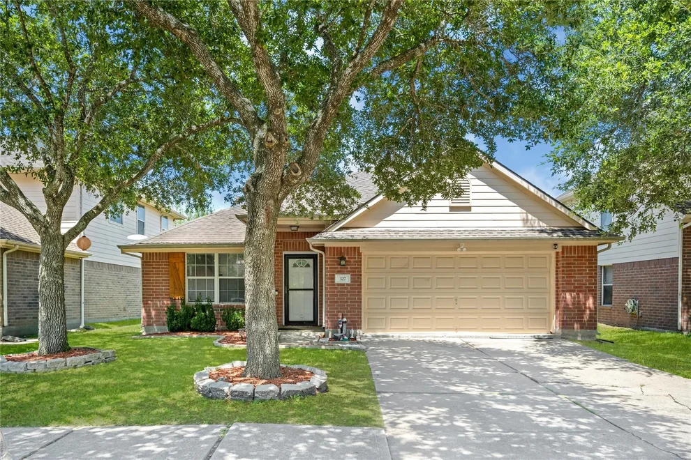 Unit for sale at 327 Mammoth Springs Lane, Dickinson, TX 77539