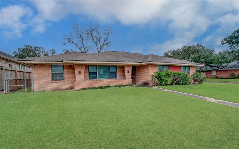 Unit for sale at 4702 Willowbend Boulevard, Houston, TX 77035
