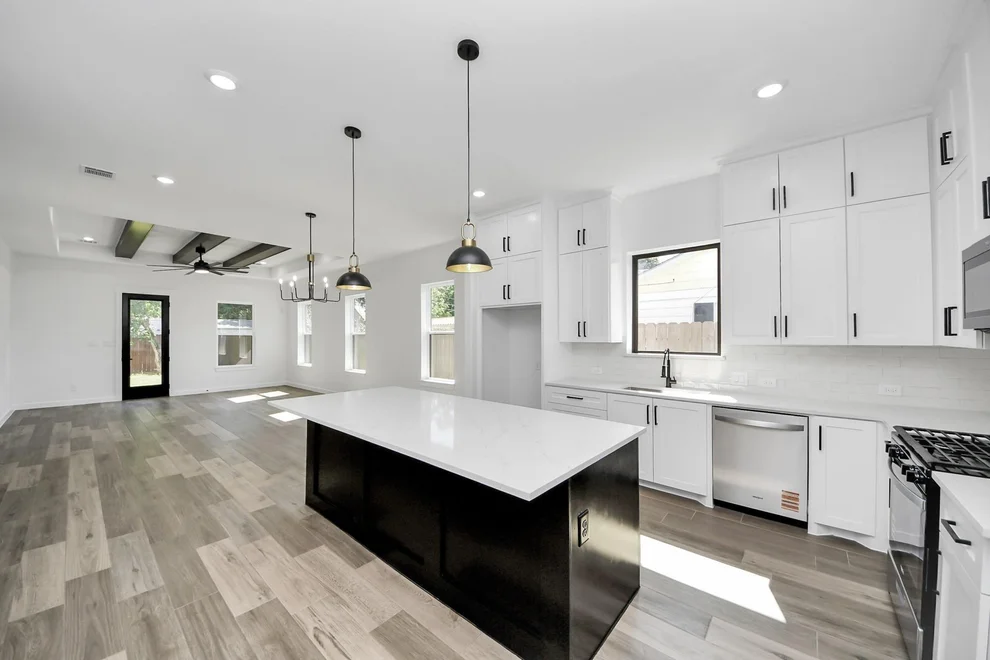 Unit for sale at 407 San Jacinto Street, La Porte, TX 77571