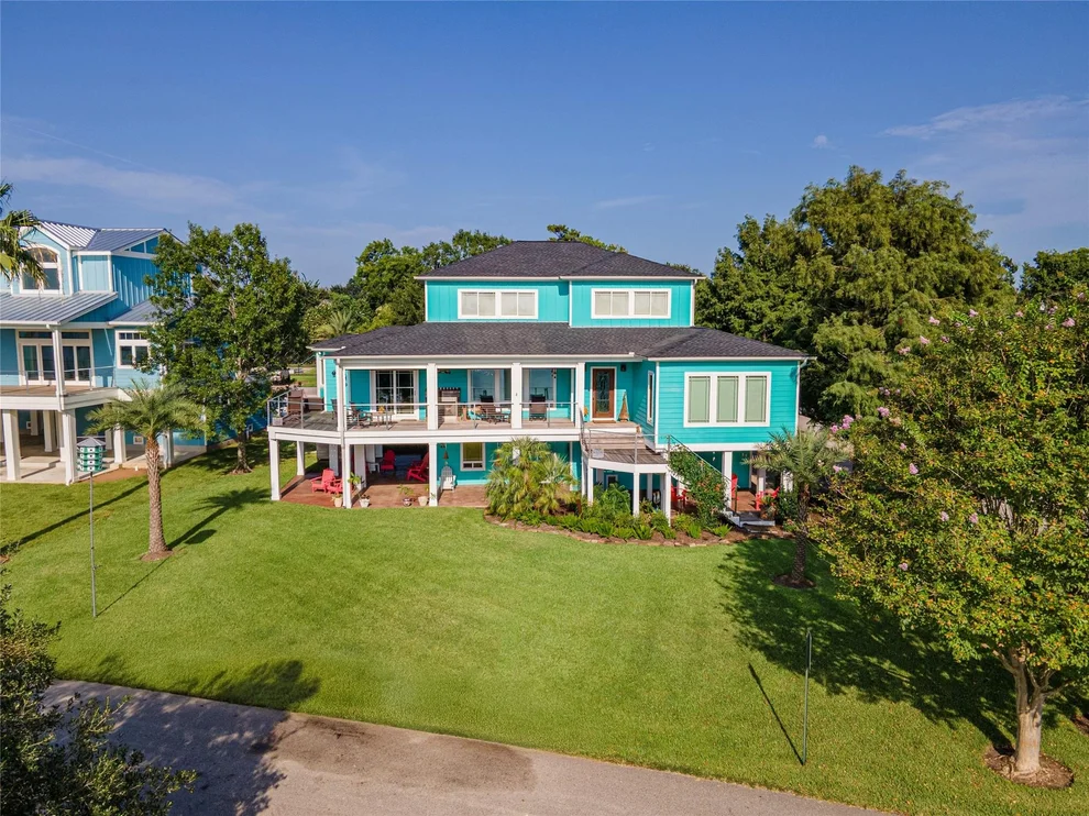 Unit for sale at 531 W Shore Drive, Clear Lake Shores, TX 77565