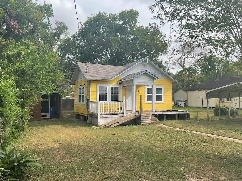 Unit for sale at 634 E Bernard Street, West Columbia, TX 77486
