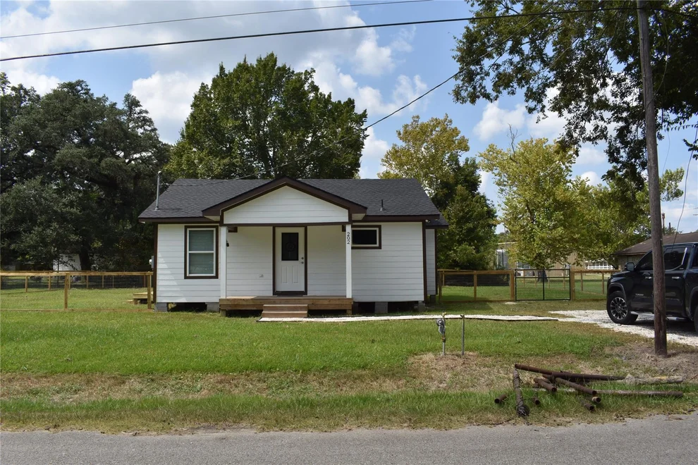 Unit for sale at 202 Texas, Daisetta, TX 77533