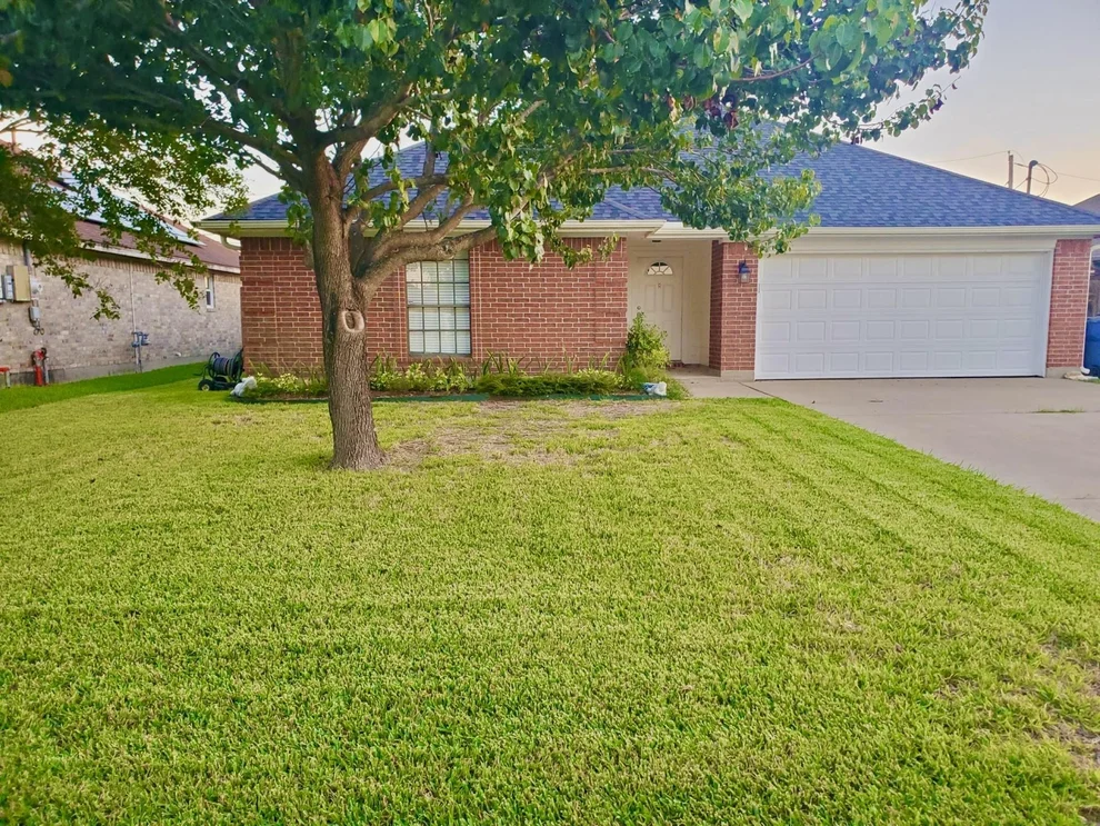 Unit for sale at 2927 30th Avenue N, Texas City, TX 77590