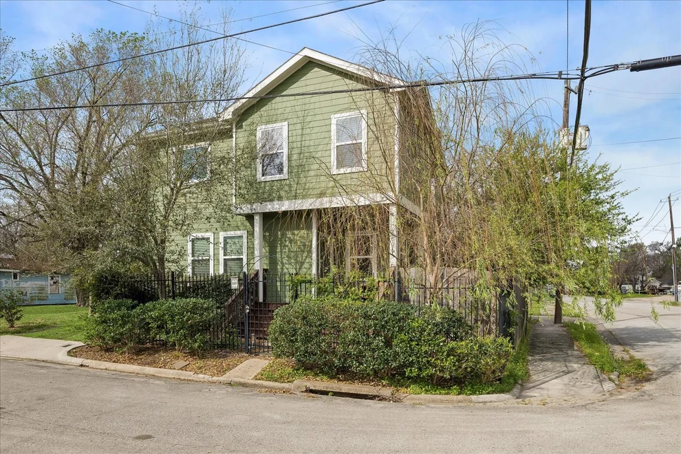 Unit for sale at 3616 Market Street, Houston, TX 77020