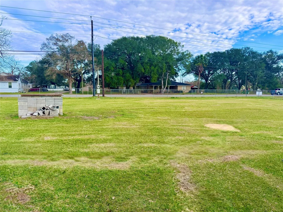 Unit for sale at 3020 1st Street, Bay City, TX 77414
