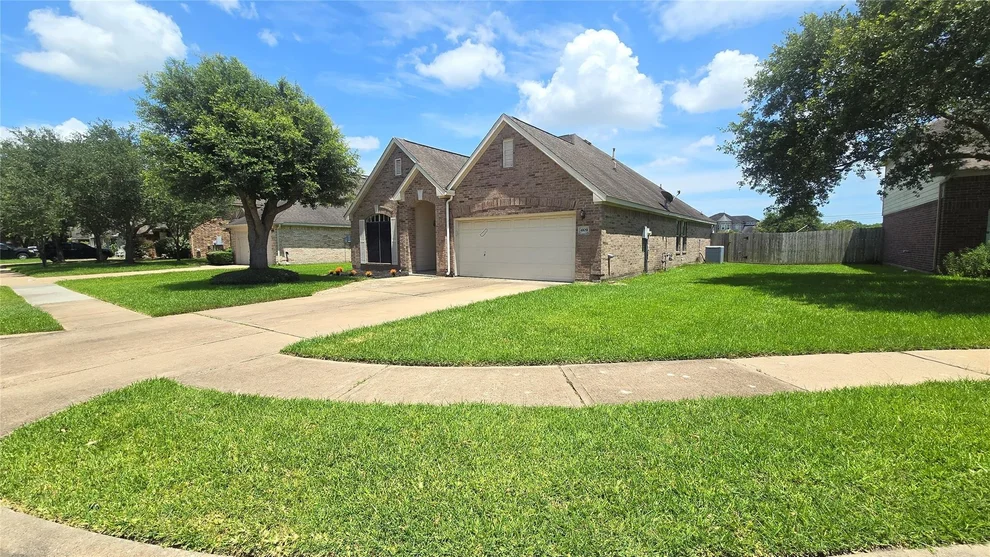 Unit for sale at 4109 Oak Point Drive, Pearland, TX 77581