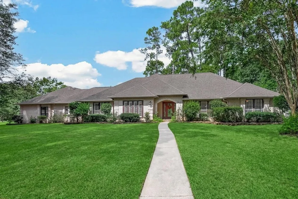 Unit for sale at 1650 White Oak Creek Drive, Conroe, TX 77304