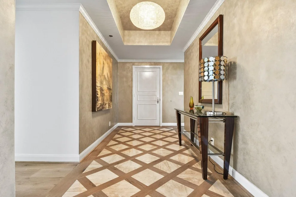 Unit for sale at 121 N Post Oak Lane, Houston, TX 77024