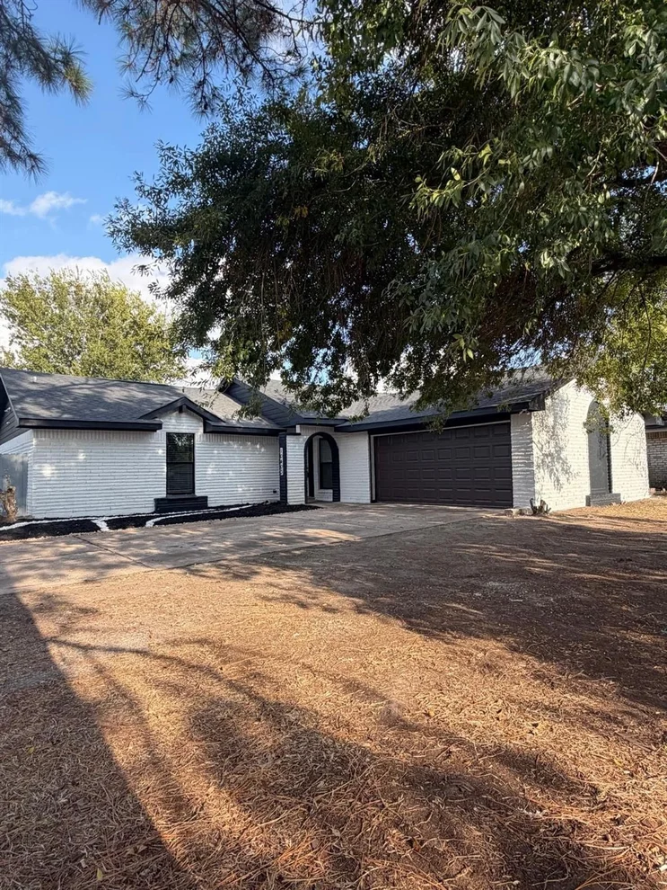 Unit for sale at 10403 Glenkirk Drive, Houston, TX 77089