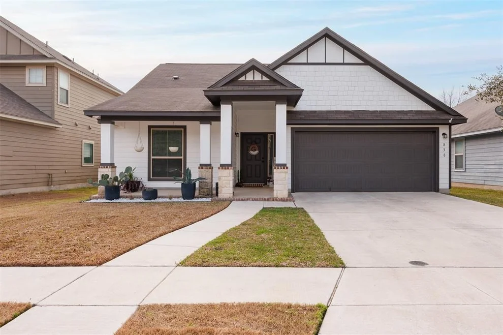 Unit for sale at 838 Manhattan, New Braunfels, TX 78130