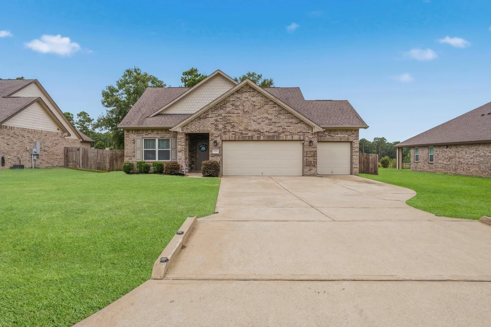 Unit for sale at 6109 White Oak Leaf Loop, Conroe, TX 77303