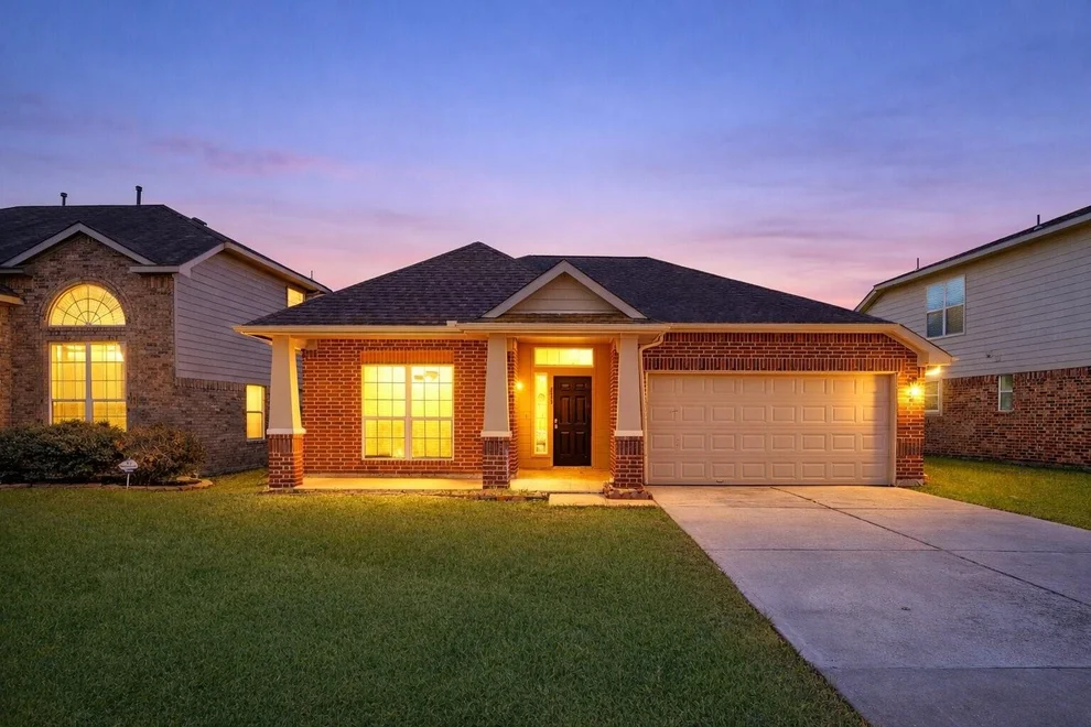 Unit for sale at 7303 Roundrock Park Lane, Richmond, TX 77407