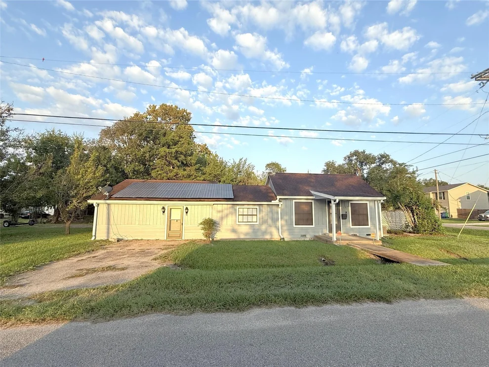 Unit for sale at 127 N Erskine Street, Angleton, TX 77515