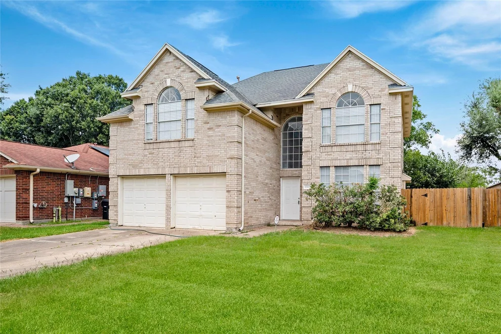 Unit for sale at 10418 N Shadowdale Drive, Houston, TX 77041