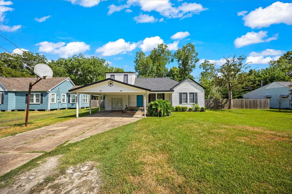 Unit for sale at 209 South Street, Baytown, TX 77520