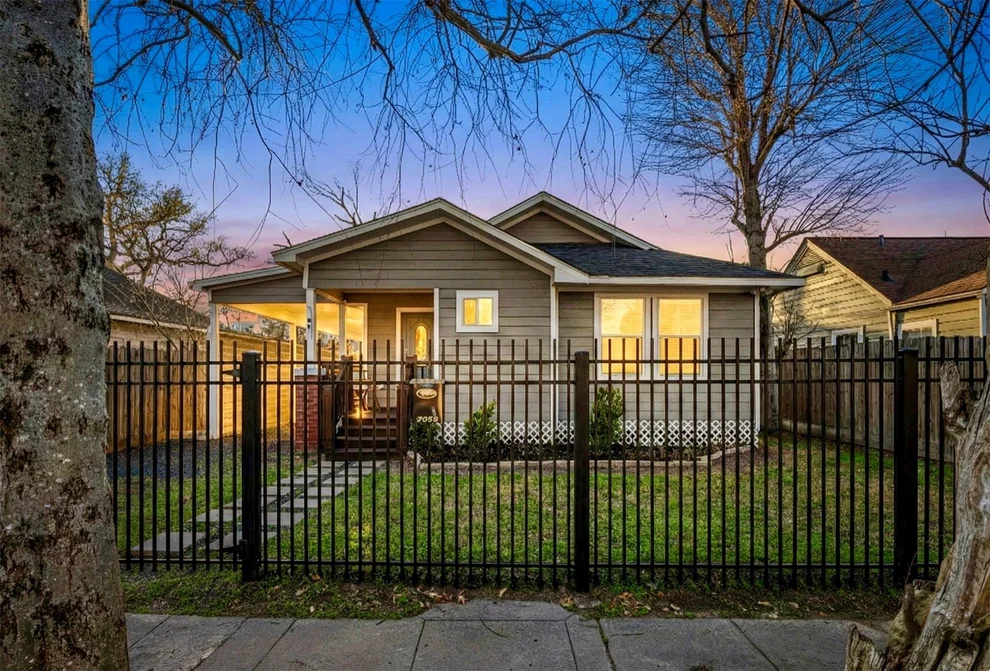Unit for sale at 1405 Walton Street, Houston, TX 77009