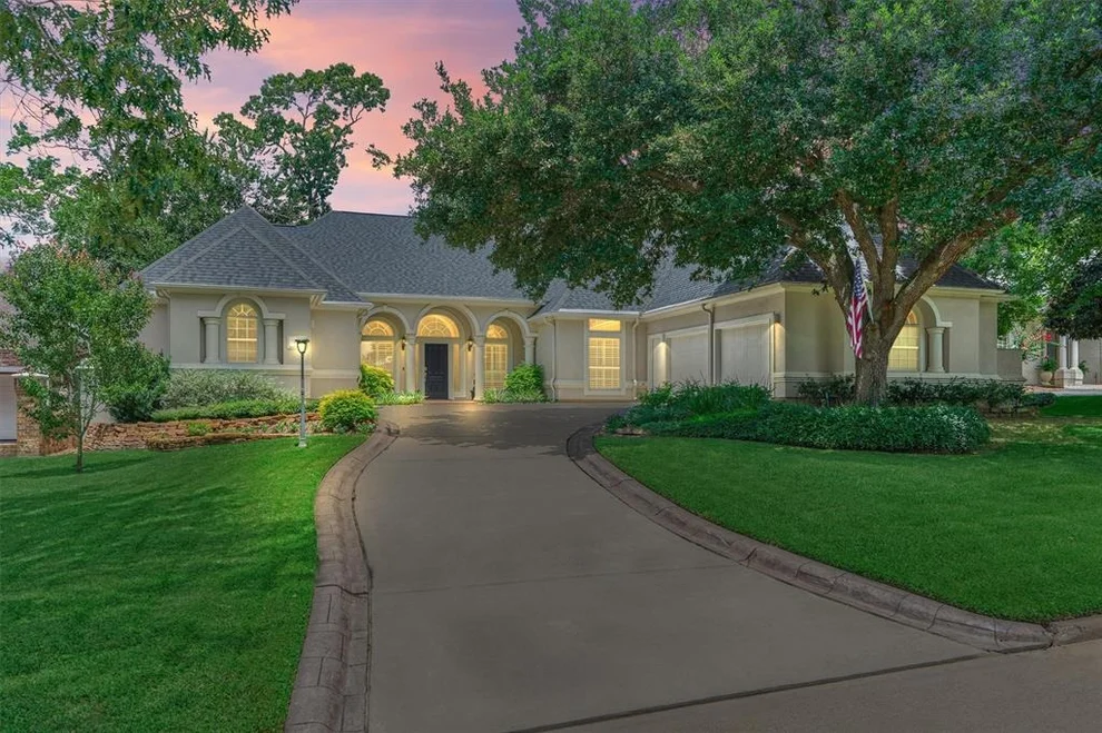 Unit for sale at 100 Bentwater Bay Circle, Montgomery, TX 77356