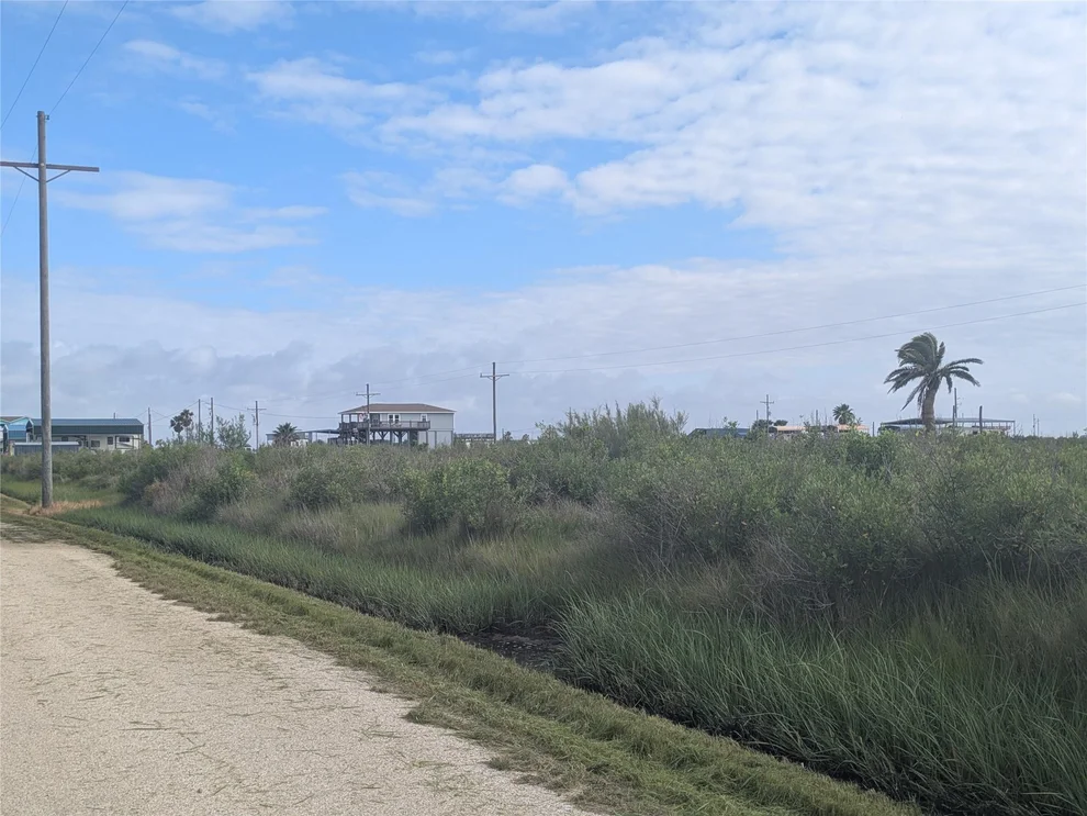 Unit for sale at 1102 Gulf Supply Road, Gilchrist, TX 77617